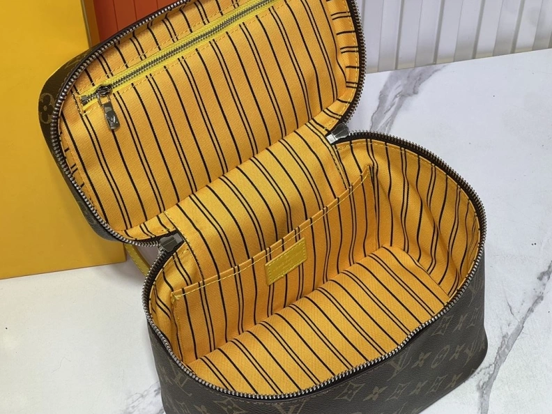 Affordable LX Cosmetic Bags 23319