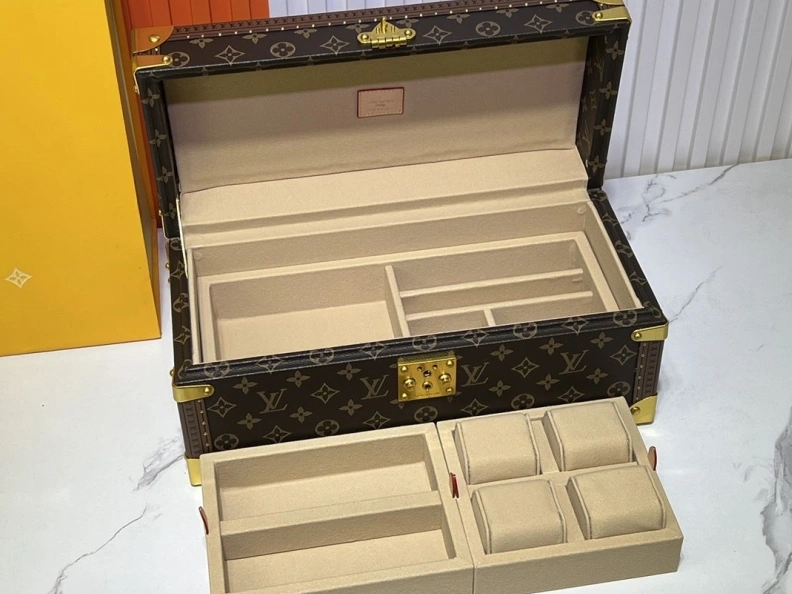 Comfortable LX Box Bags 23473