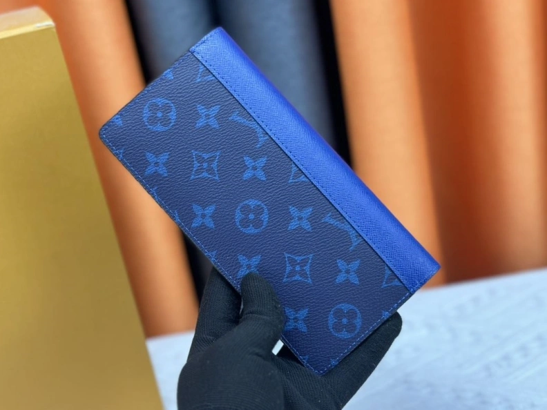 Practical LX Wallets 22683