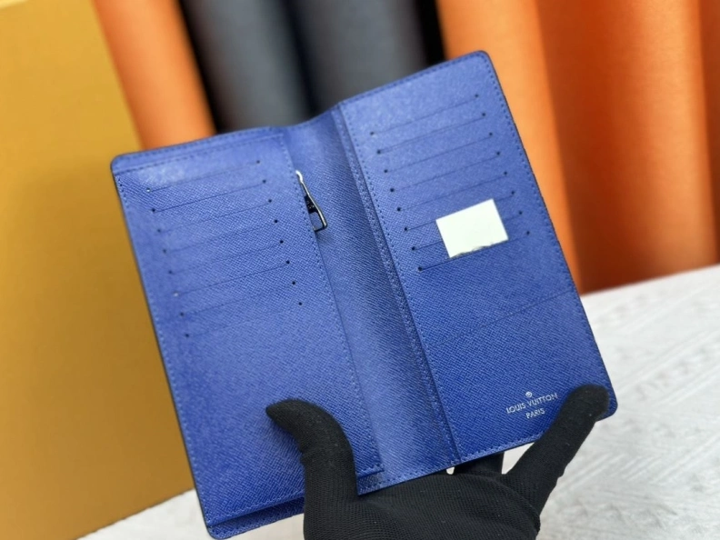 Practical LX Wallets 22683