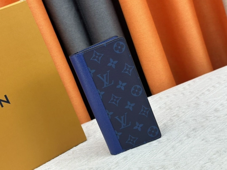 Practical LX Wallets 22683