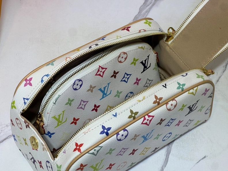 DailyWear LX Cosmetic Bags 23334