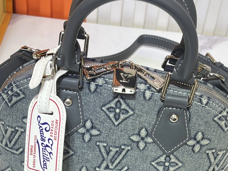 DailyWear LX Top Handle Bags 22901
