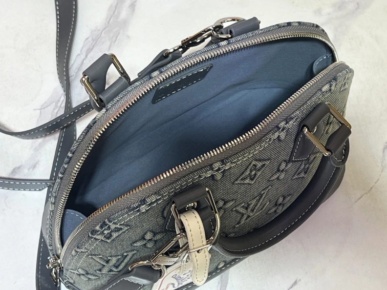 DailyWear LX Top Handle Bags 22901