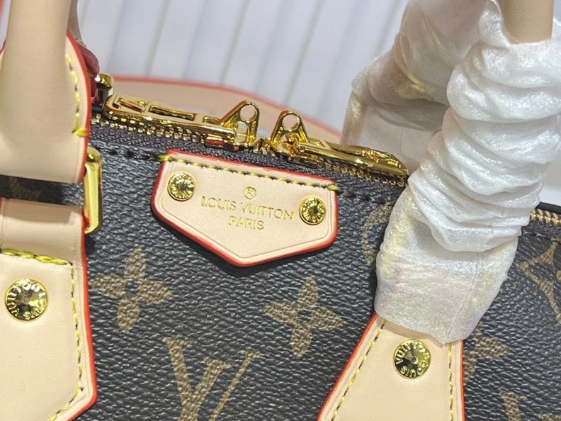 Versatile LX Speedy Bags 22947
