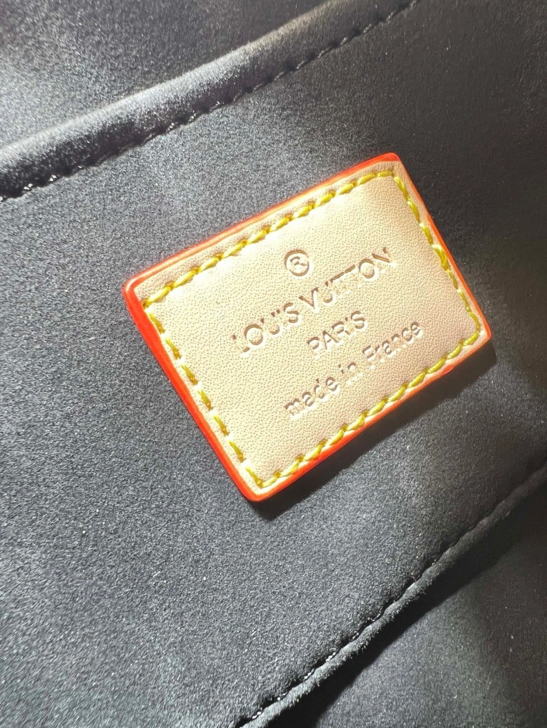 Versatile LX Speedy Bags 22947