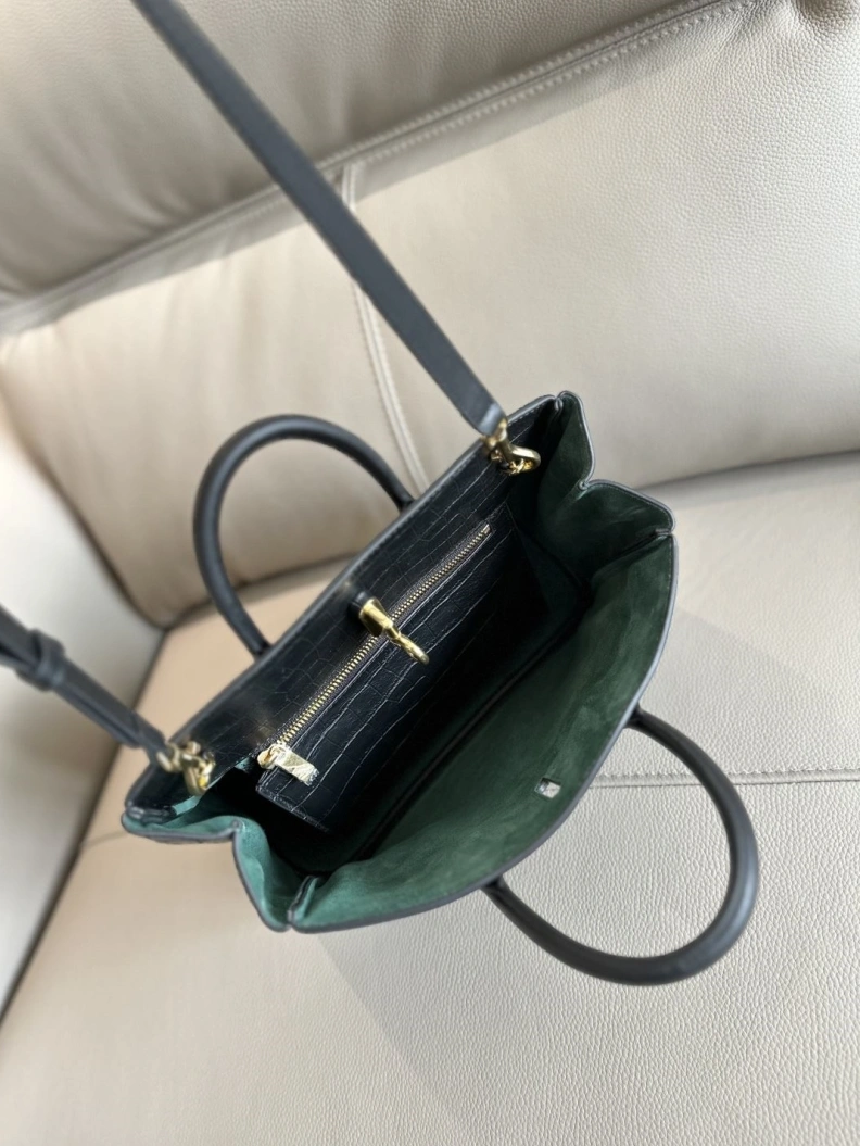 Fashionable Bxrbxrry Shopping Bags 74729