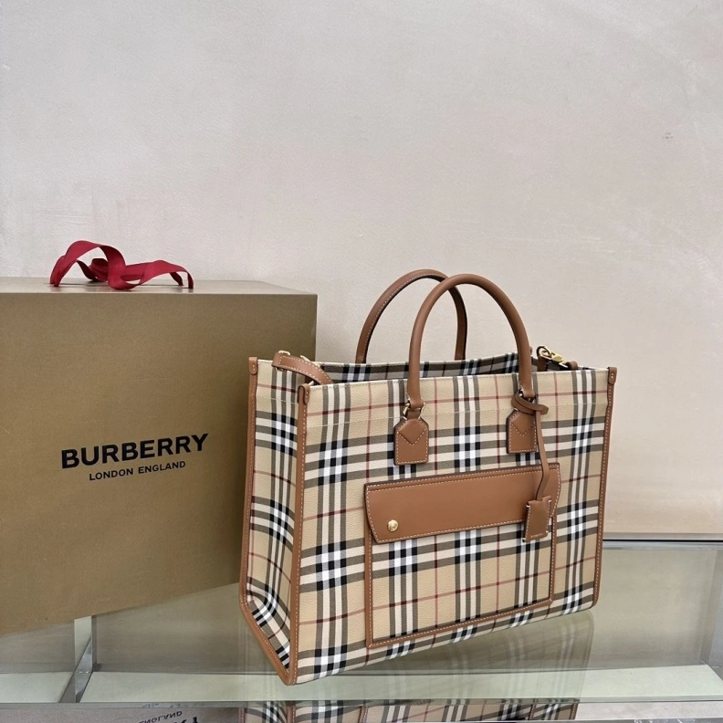 Elegant Bxrbxrry Shopping Bags 74738