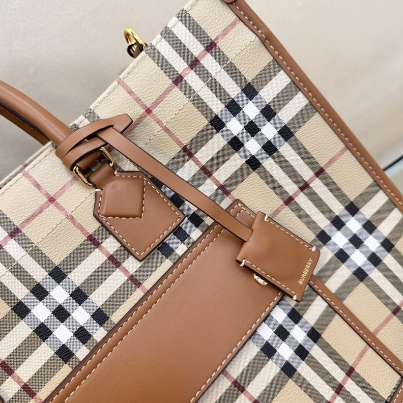 Elegant Bxrbxrry Shopping Bags 74738