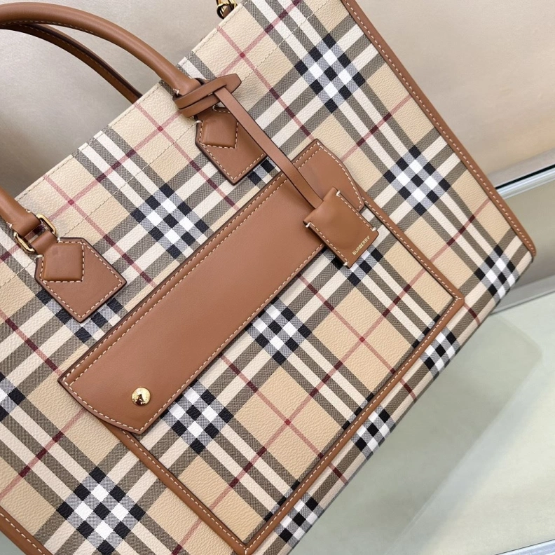 Elegant Bxrbxrry Shopping Bags 74738