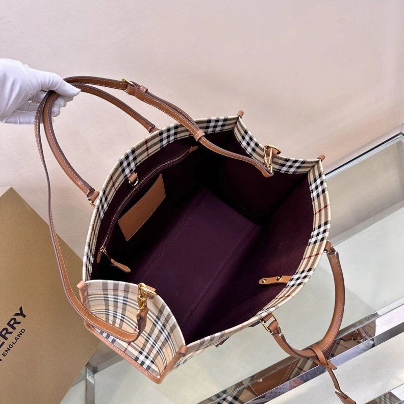 Elegant Bxrbxrry Shopping Bags 74738