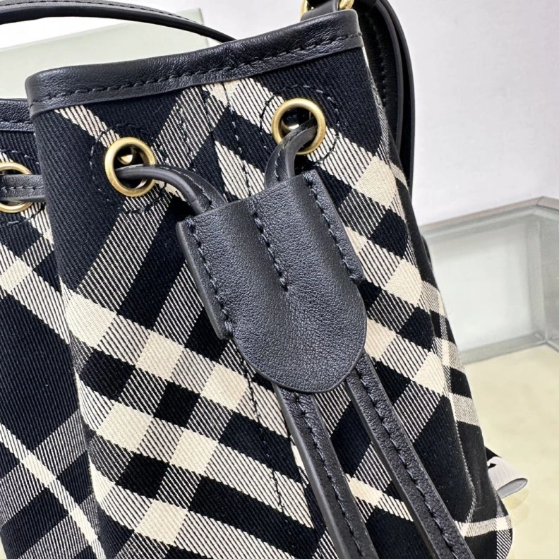 Soft Bxrbxrry Bucket Bags 75011