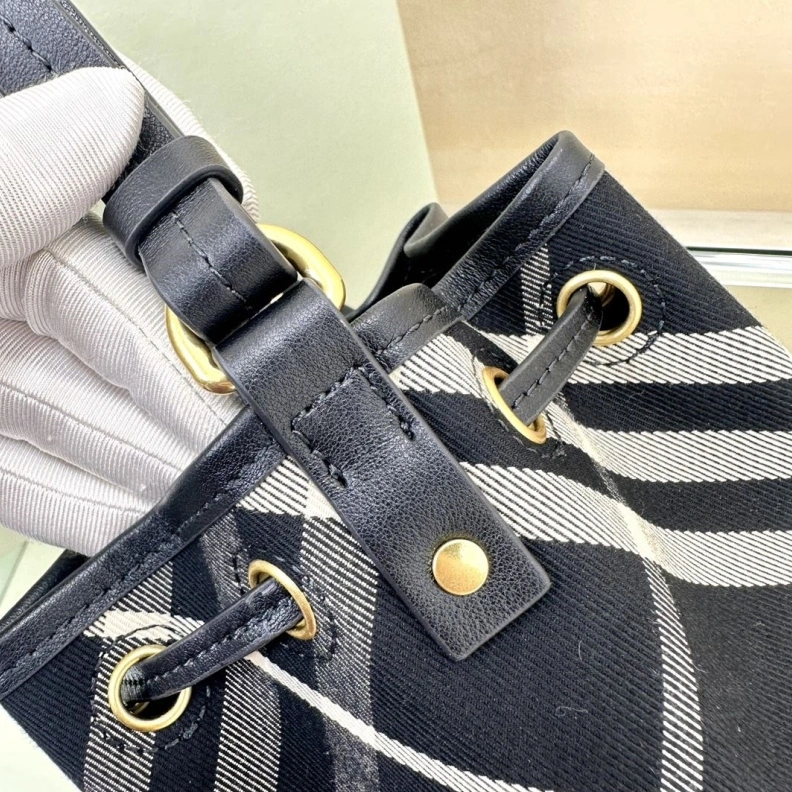 Soft Bxrbxrry Bucket Bags 75011