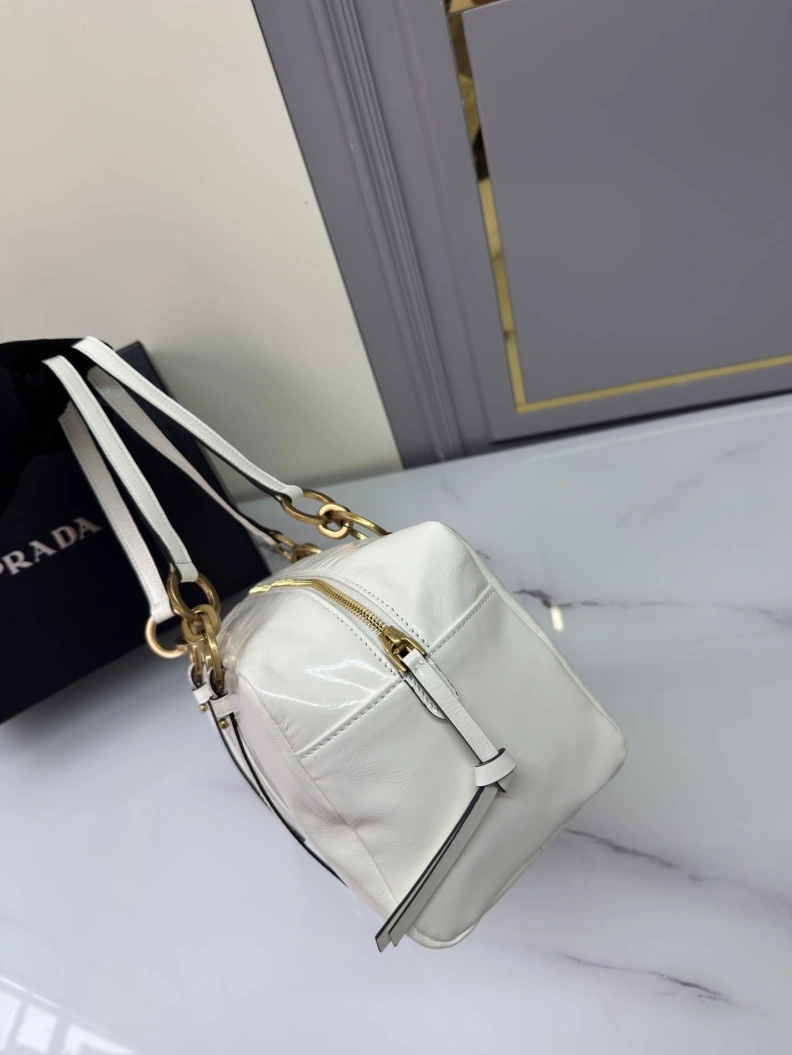 Bold Bxrbxrry Top Handle Bags 74102