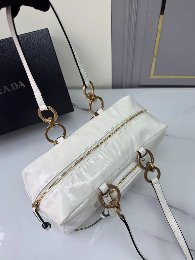 Bold Bxrbxrry Top Handle Bags 74102