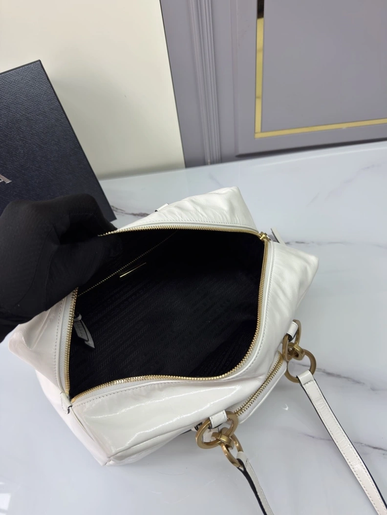 Bold Bxrbxrry Top Handle Bags 74102
