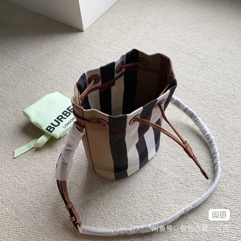 GoAnywhere Bxrbxrry Bucket Bags 74466