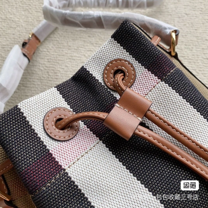 GoAnywhere Bxrbxrry Bucket Bags 74466
