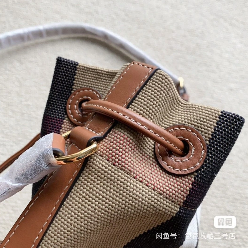 GoAnywhere Bxrbxrry Bucket Bags 74466