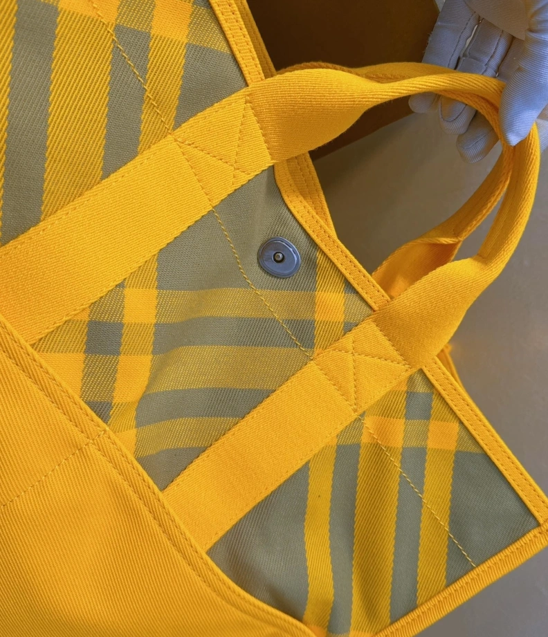 Stylish Bxrbxrry Shopping Bags 74178
