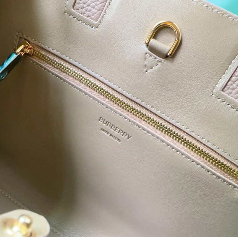 Versatile Bxrbxrry Shopping Bags 74207