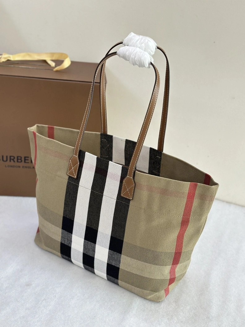 Comfortable Bxrbxrry Shopping Bags 74202