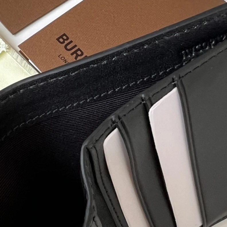 Resilient Bxrbxrry Wallets 74055