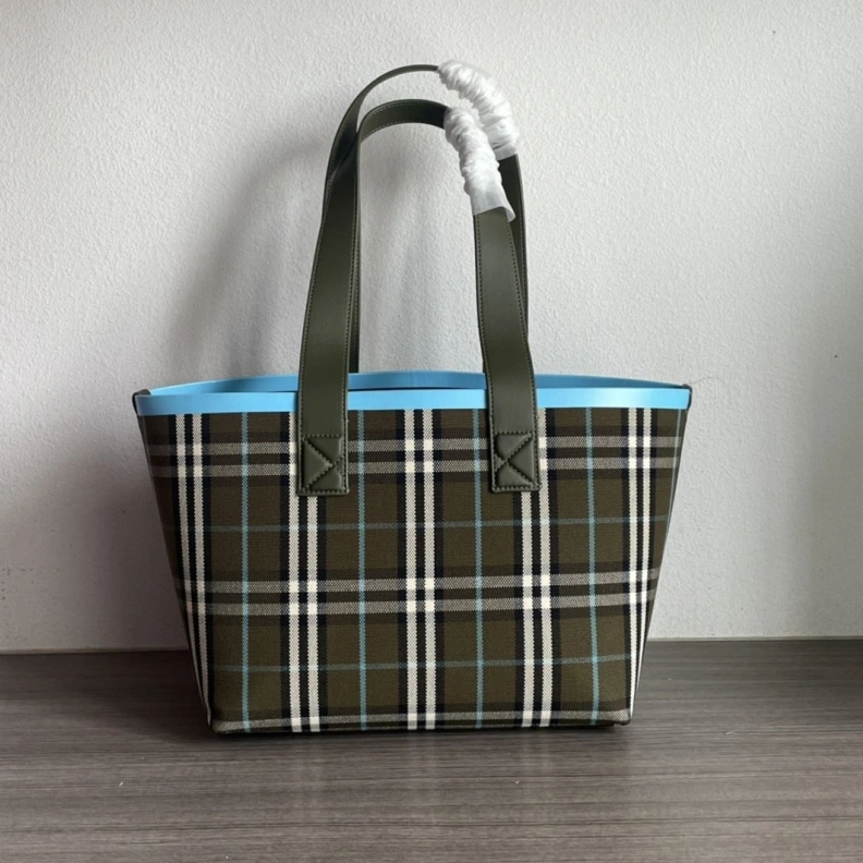 Fashionable Bxrbxrry Shopping Bags 74175