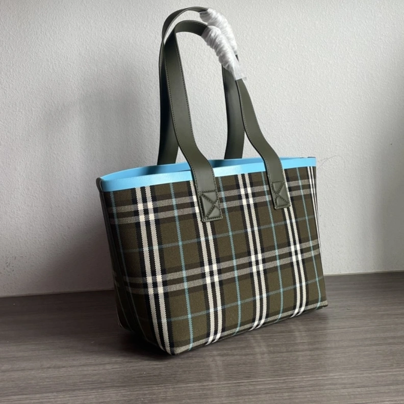 Fashionable Bxrbxrry Shopping Bags 74175
