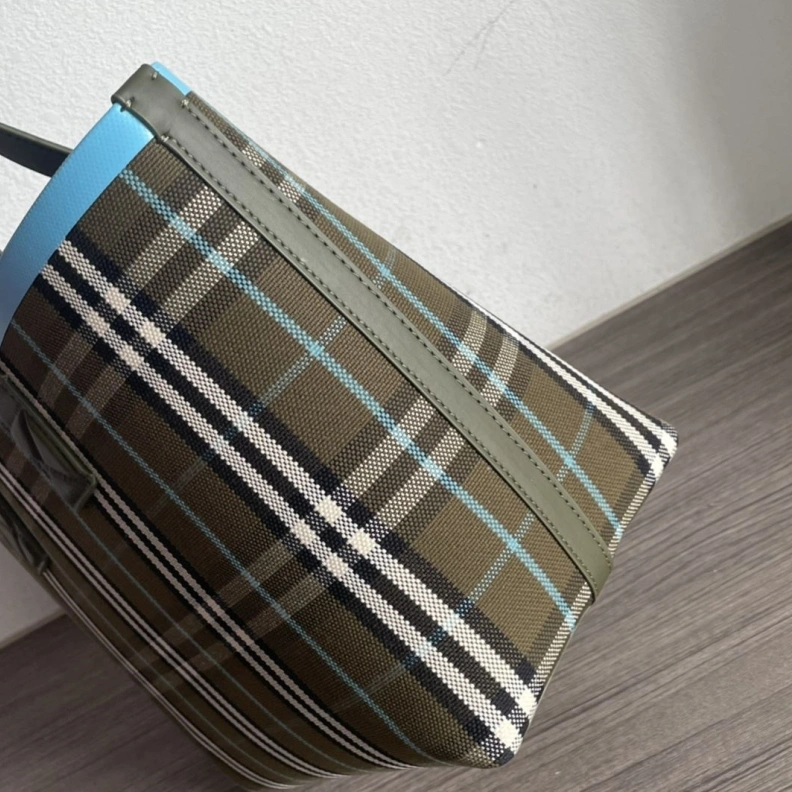 Fashionable Bxrbxrry Shopping Bags 74175