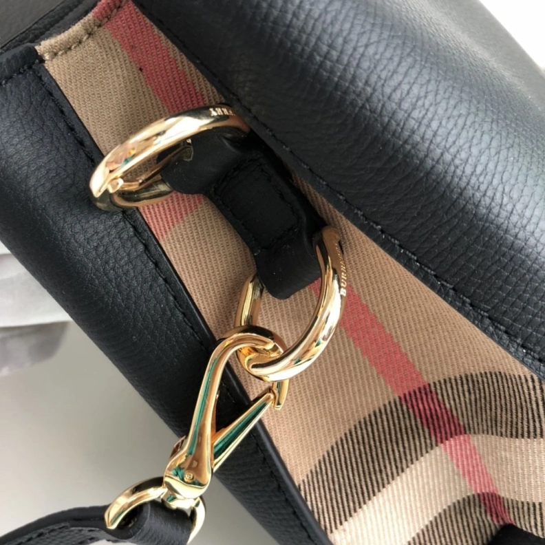 Vibrant Bxrbxrry Top Handle Bags 74091