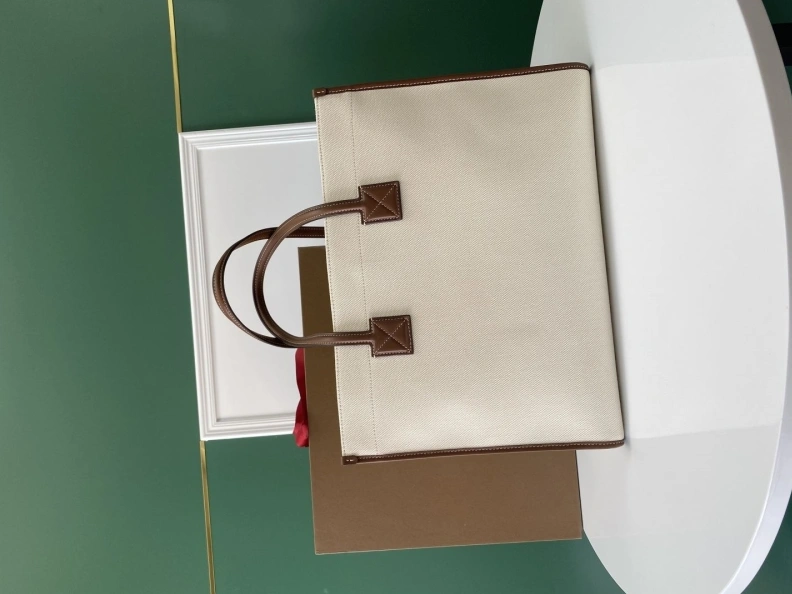 Comfortable Bxrbxrry Shopping Bags 74157