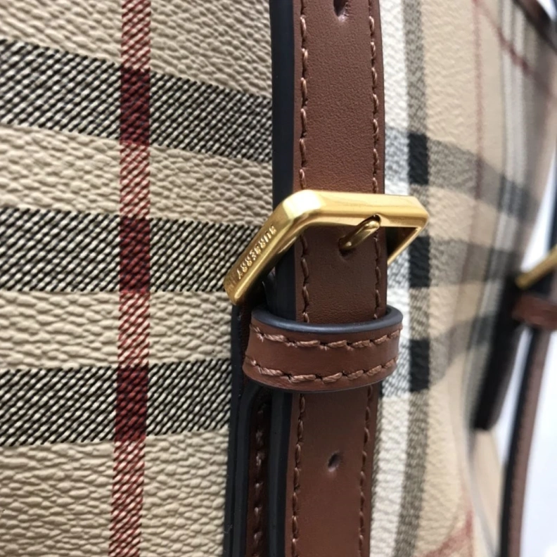 Resilient Bxrbxrry Shopping Bags 74138