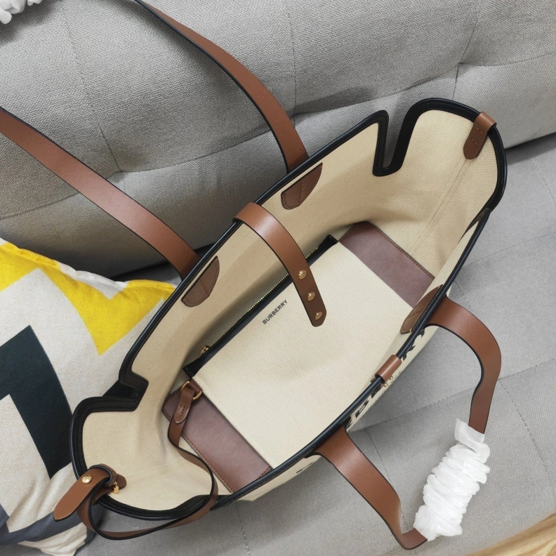 Elegant Bxrbxrry Shopping Bags 74161