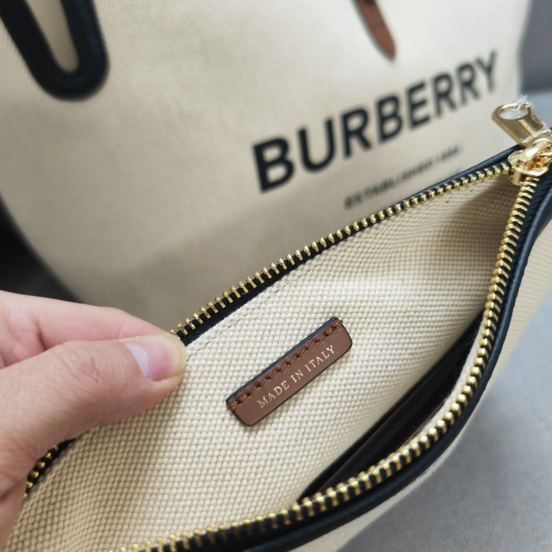 Elegant Bxrbxrry Shopping Bags 74161