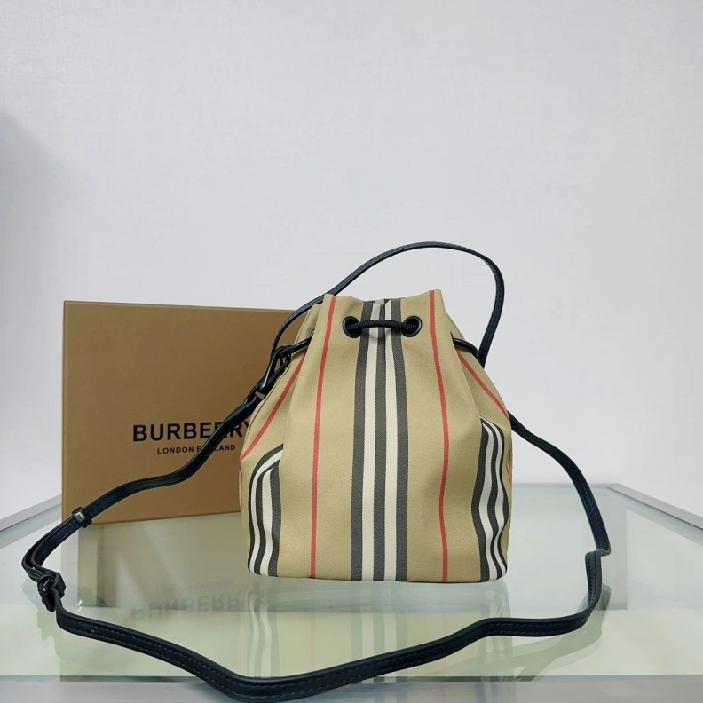 Resilient Bxrbxrry Bucket Bags 74446