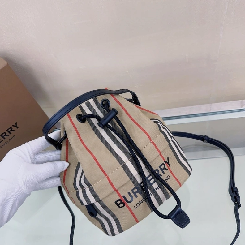 Resilient Bxrbxrry Bucket Bags 74446