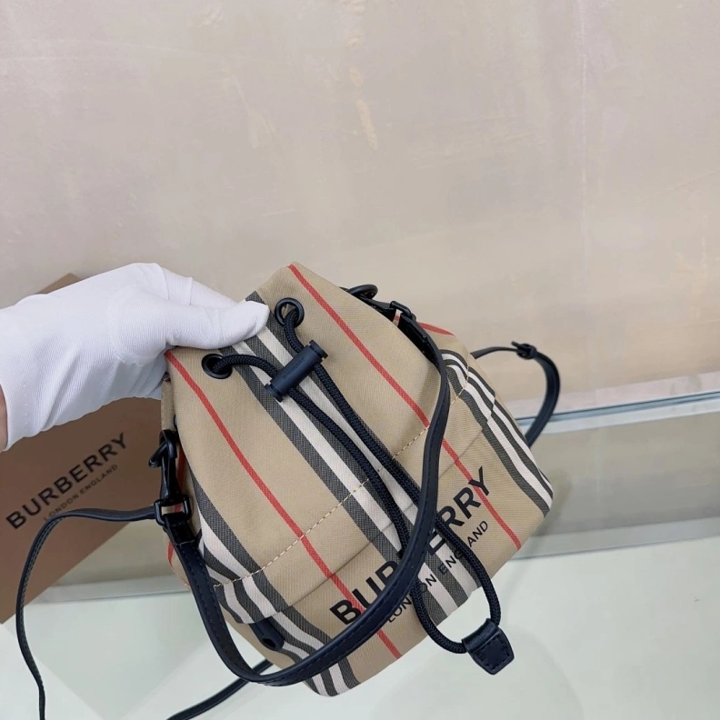 Resilient Bxrbxrry Bucket Bags 74446