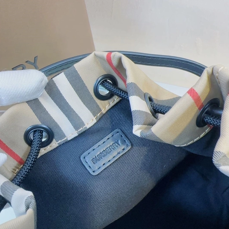 Resilient Bxrbxrry Bucket Bags 74446