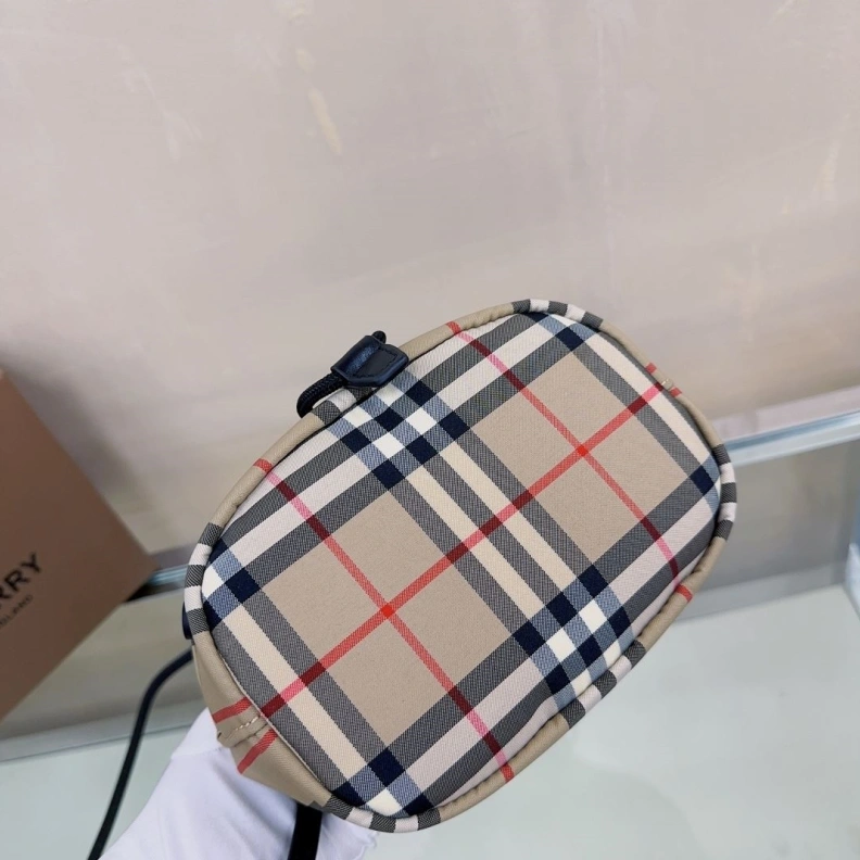 Resilient Bxrbxrry Bucket Bags 74446