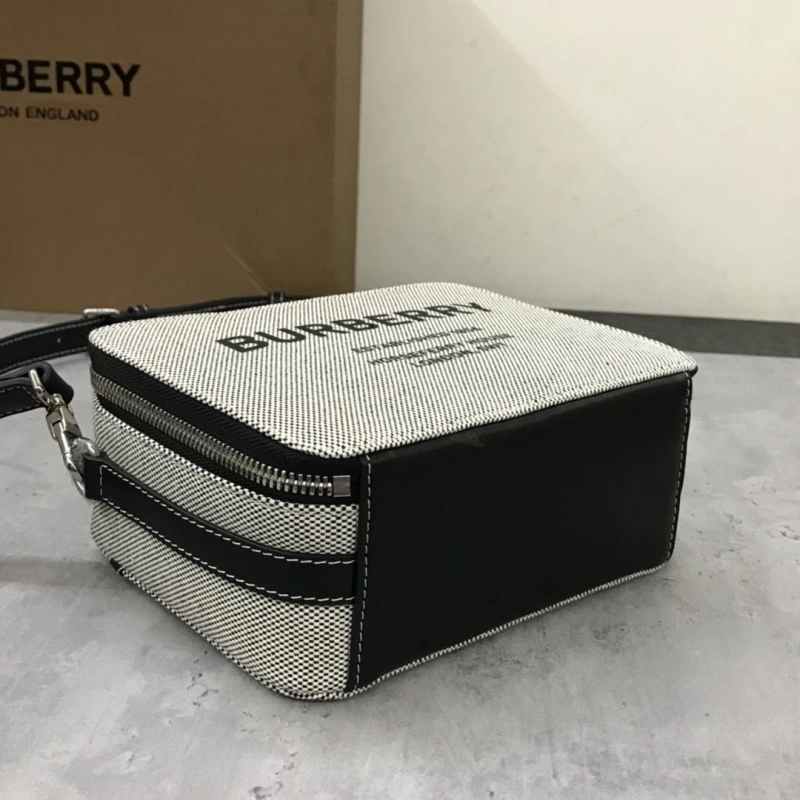 Fashionable Bxrbxrry Top Handle Bags 75901