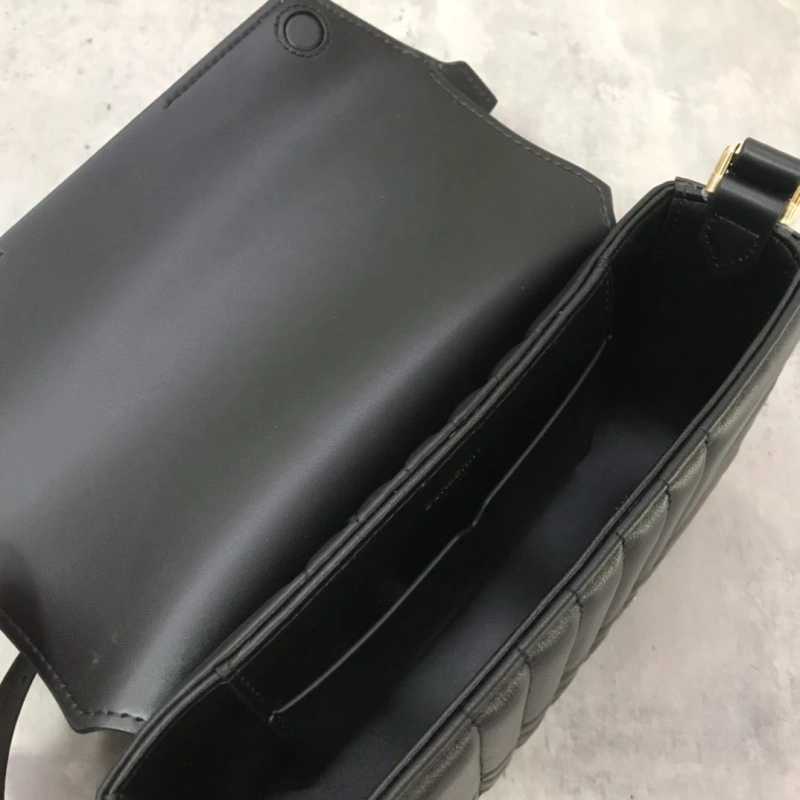 Fashionable Bxrbxrry Top Handle Bags 75900