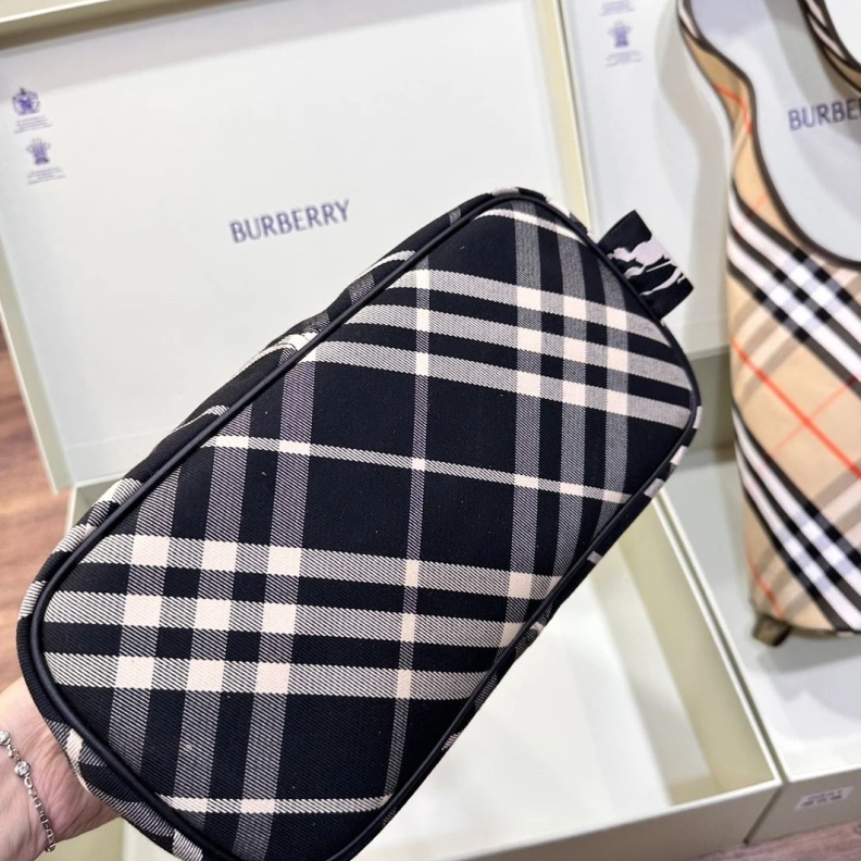 Fashionable Bxrbxrry Top Handle Bags 75319