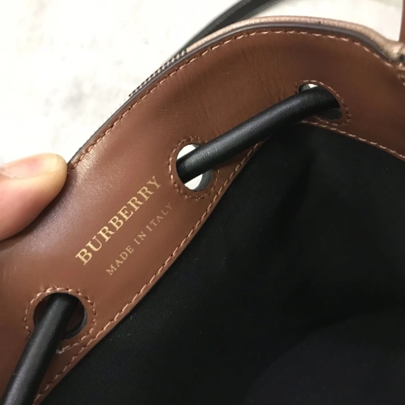 Classic Bxrbxrry Bucket Bags 75585