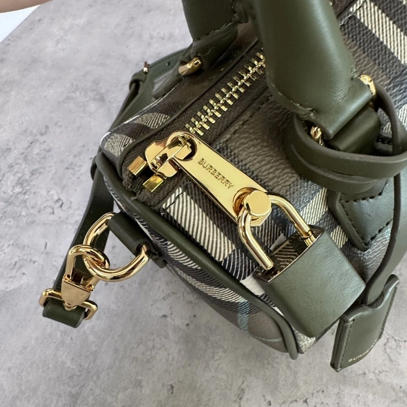 Resilient Bxrbxrry Speedy Bags 75343