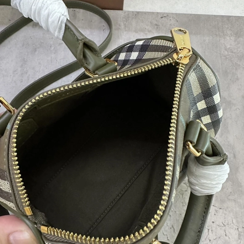 Resilient Bxrbxrry Speedy Bags 75343