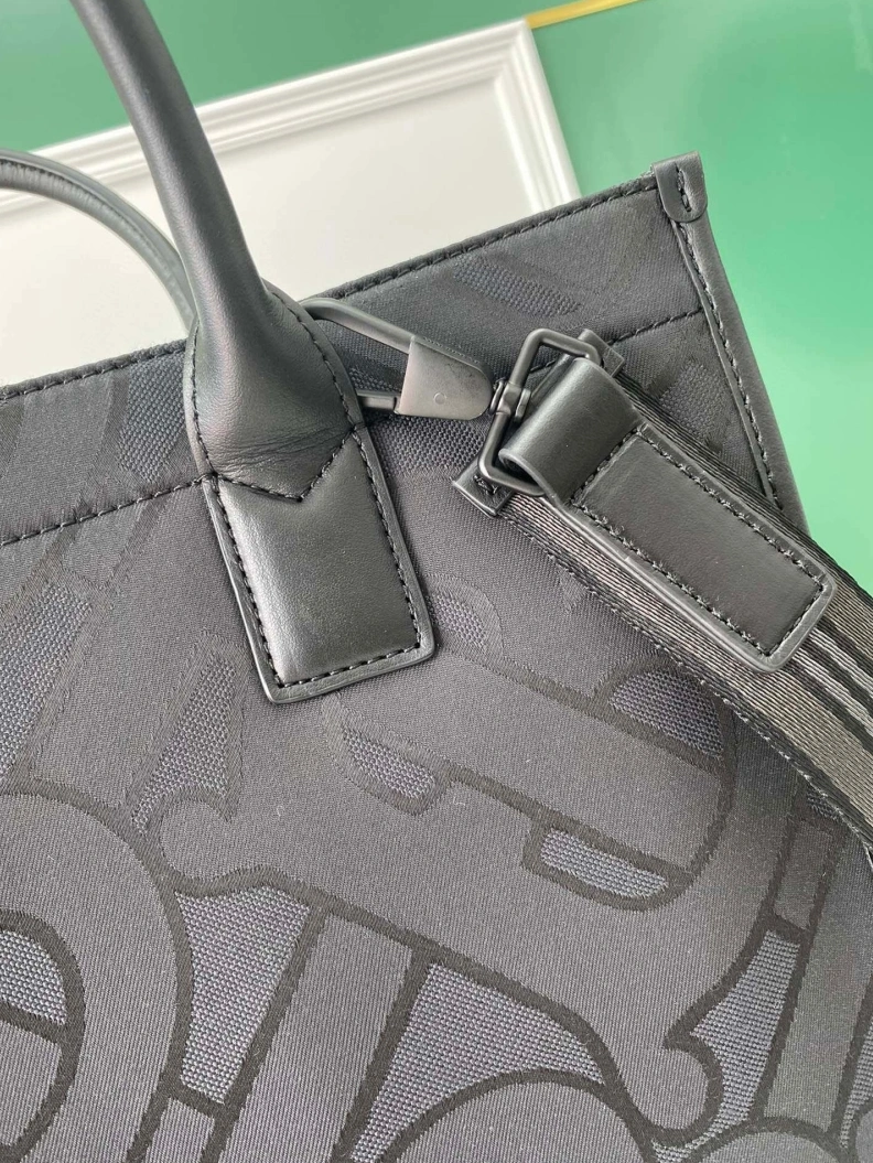 EyeCatching Bxrbxrry Shopping Bags 75361