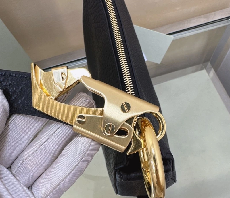 WellDesigned Bxrbxrry Satchel Bags 75181