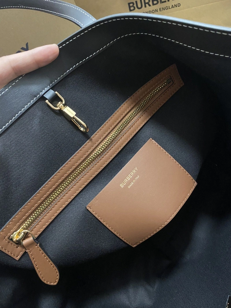 Fashionable Bxrbxrry Shopping Bags 75124