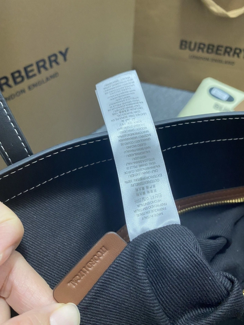 Fashionable Bxrbxrry Shopping Bags 75124